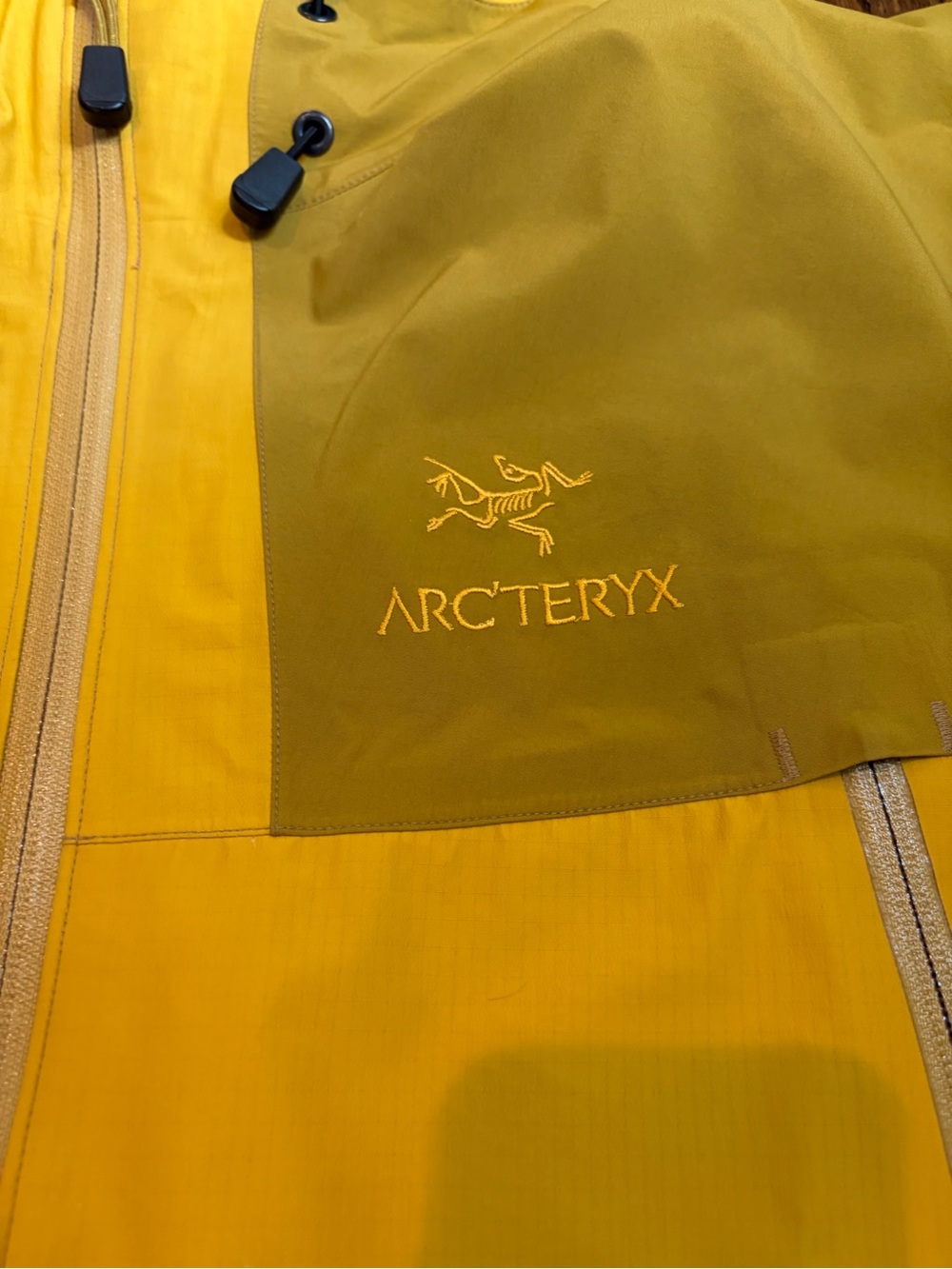 Arc’teryx Shell Jacket - Picture 3 of 4
